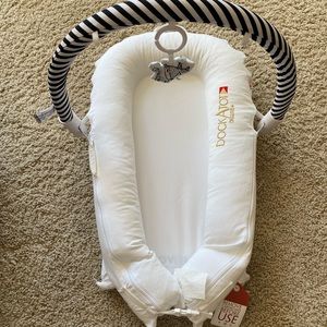 Dock a tot Deluxe + Toy Arch + Toy Set